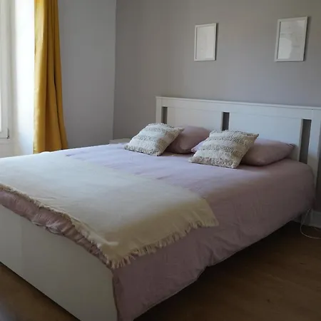 D’hôte Charmante Et Confortable Couette-café Parthenay